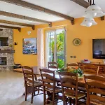 Aura Villa